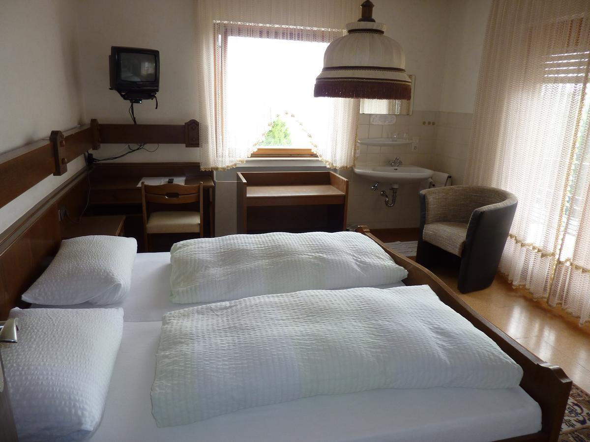 Gast- Und Gastehaus Simon Hotel Greifenstein Room photo