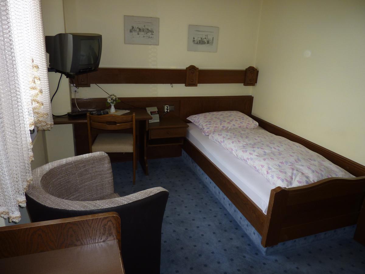 Gast- Und Gastehaus Simon Hotel Greifenstein Room photo